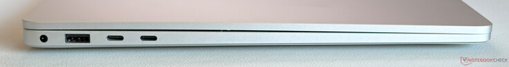 Links: 3,5-mm audio, USB-A 3.2 Gen 1 (5 Gbit/s), 2x USB-C 4.0 met Thunderbolt 4 (40 Gbit/s, DisplayPort ALT Mode 2.1, Power Delivery 3.0)