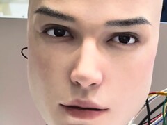 De Origin M1 robotkop van AheadForm toont gezichtsuitdrukkingen die bijna menselijk zijn. (Afbeeldingsbron: AheadForm via YouTube)