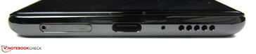 Onderkant: dual-SIM, USB-C 2.0, microfoon, luidspreker
