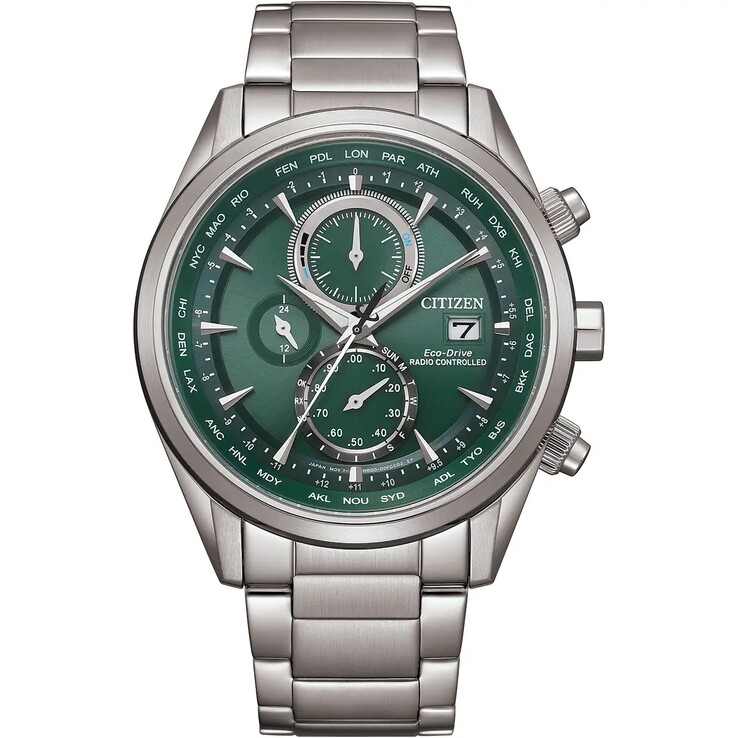 Citizen AT8260-85x met een groene wijzerplaat, drie subwijzerplaten, een roestvrijstalen kast en een armband met drie schakels.