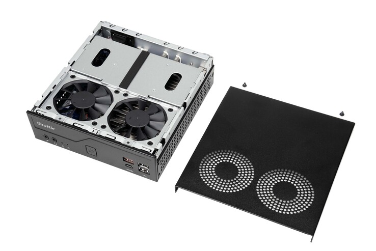 De DH810S beknibbelt niet op koeling en is uitgerust met twee ventilatoren van 70 mm.
