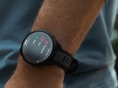 De Garmin Forerunner 165 smartwatch softwareversie 22.26 Hotfix is beschikbaar. (Afbeelding bron: Garmin)