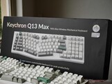 De doos van de Q13 Max is stevig en mooi bedrukt. 