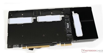 Het Compute Element biedt plaats aan maximaal drie M.2-2280 SSD's.
