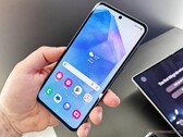 De Samsung Galaxy A55 5G kan updates op de achtergrond installeren. (Afbeelding: Notebookcheck)