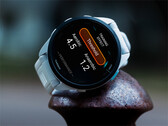 Garmin rolt wereldwijd geleidelijk Software 26.08 uit naar oudere Forerunner smartwatches, waaronder de afgebeelde Forerunner 165. (Afbeelding bron: Garmin)