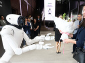 Lof voor Nvidia en een uitdaging voor Tesla Optimus en BYD Xiao Di: de AI-robot CLOiD van LG verwelkomt gasten in Seoul. LG en Nvidia zijn van plan om 100.000 uur aan AI-training in te zetten om de markten voor huishoudelijke en fabrieksrobots te veroveren.