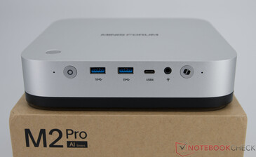 Minisforum M2 Pro – Aansluitingen op het voorpaneel