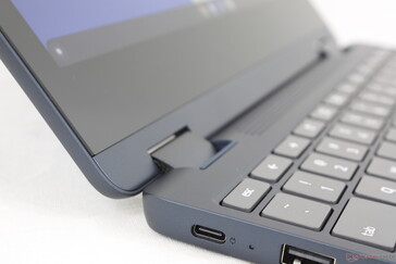 Hoewel het scherm 11,6 inch groot is, voelt het systeem aan als een 13,3 inch laptop omdat de randen zo dik zijn