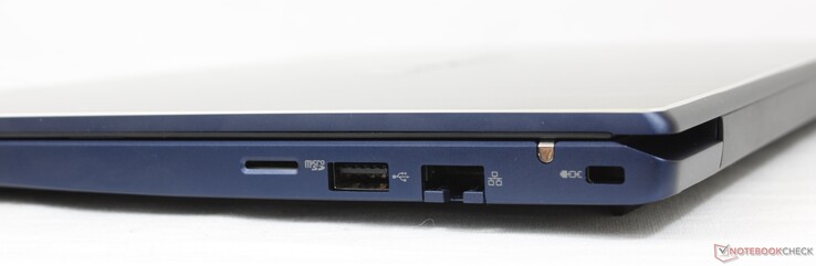 Rechts: MicroSD-lezer, USB-A 3.2, Gigabit RJ-45, Kensington-slot