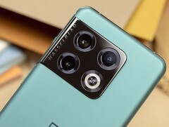 Behalve de achterste camera&#039;s, was de OnePlus 10 Pro identiek aan de OPPO Find X5 Pro. (Bron: NextPit)