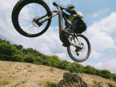 De BH iLynx+ NX (foto) in actie. De Bosch Performance Line CX motor in de e-MTB ondersteunt een maximaal koppel van 100Nm en tot 400% trapondersteuning. (Afbeelding bron: BH Bikes)