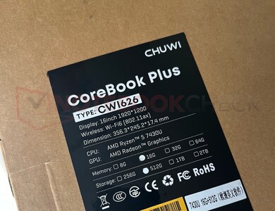 Zelfs de verpakking van de Chuwi CoreBook Plus maakt reclame voor de Ryzen 5 7430U ...