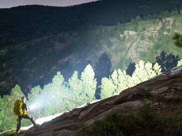 De Olight Marauder 3 beschikt over een heldere schijnwerpermodus van 25.000 lumen.