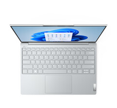 Yoga Slim 7i Carbon in Moon White. (Afbeelding bron: Lenovo)