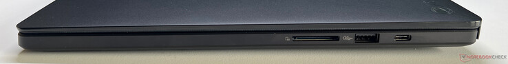 Rechts: SD-kaartlezer, USB-A 3.2 Gen 2 (10 GBit/s), USB-C 3.2 Gen 2 (10 GBit/s, DisplayPort, Power Delivery)
