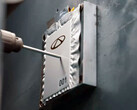 Een Rhino S solid-state batterij ondergaat boor- en nagelpenetratietests. (Afbeeldingsbron: Chery)