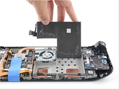 Vervanging van de LCD-batterij van de Steam Deck door iFixit.