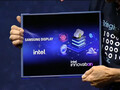 Het eerste oprolbare computerscherm van Samsung (afbeelding: Intel/YouTube)