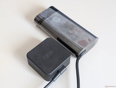 65 W USB-C AC-adapter van MSI versus de 140 W USB-C AC-adapter van HP