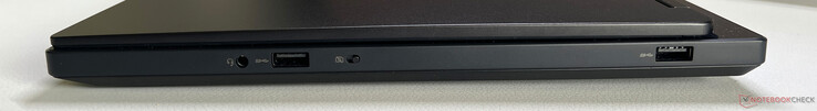 Rechts: 3,5 mm stereo, USB-A 3.2 Gen.1 (5 Gbps), webcam eShutter, USB-A 3.2 Gen.1 (5 Gbps)
