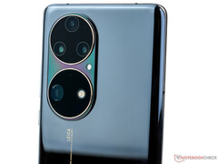 Huawei&#039;s CEO pronkt alvast met de cameramogelijkheden van de P60 Pro, voorganger afgebeeld. (Beeldbron: NotebookCheck)