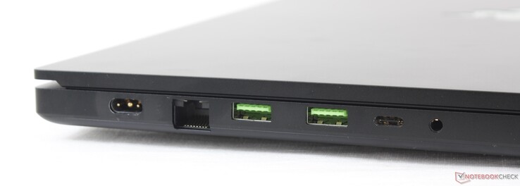 Links: AC-adapter, 2,5 Gbit RJ-45, 2x USB 3.2 Gen. 2, USB-C 3.2 Gen. 2, 3,5 mm combo audio