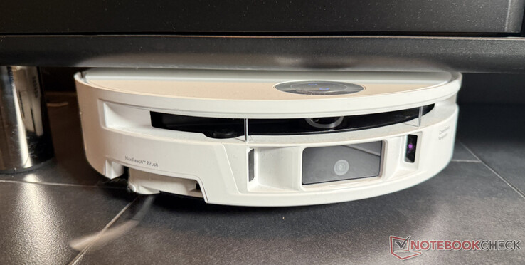 De Mova S70 Roller past onder veel meubels dankzij de hoogte van slechts 90 mm.