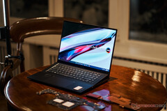 De Zenbook Pro 16X OLED heeft geen 4K-scherm meer. (Beeldbron: ASUS)