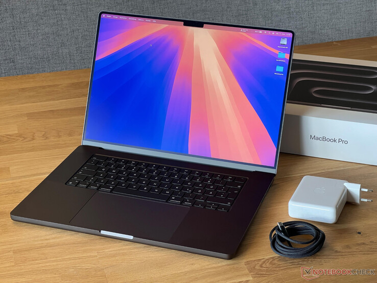 De nieuwste MacBook Pro 16 ter vergelijking. (Afbeeldingsbron: Notebookcheck)
