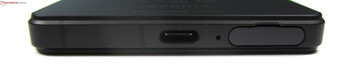 Onderkant: USB-C 3.2 Gen.1, microfoon, microSD/SIM-sleuf
