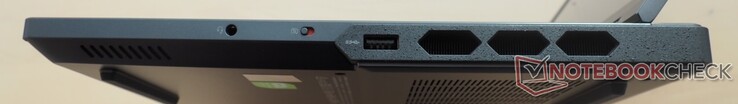 Rechts: 3,5 mm audio-aansluiting, Webcam e-Shutter knop, USB 3.2 Gen1 Type-A