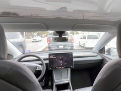 Model Y robotaxi rijdt zonder veiligheidsmonitor. (Afbeeldingsbron: TSLA99T)