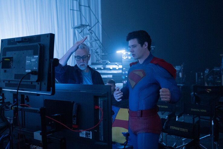 James Gunn regisseert David Corenswet op de set (Beeldbron: Warner Bros. / Greg Williams via La Voce di New York)