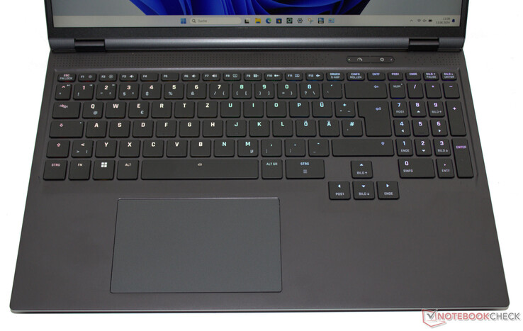 XMG Neo 16 (E24) toetsenbord