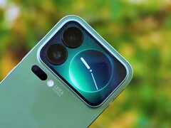 De Xiaomi 18 Pro-serie krijgt een AI-gestuurd scherm aan de achterkant (Xiaomi 17 Pro afgebeeld).