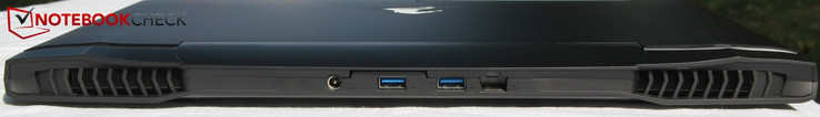 Achterkant: stroomvoorziening, 2x USB-A 3.0, LAN