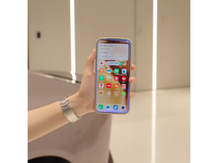 Een Vivo smartphone bestuurt een auto (bron: Vivo)