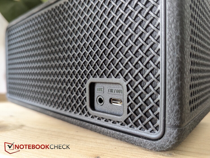 3.5 mm aansluiting en USB-poort voor opladen en omgekeerd opladen