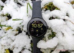 De Pixel Watch blijft nog maximaal twee maanden op Wear OS 3 builds. (Afbeelding bron: Notebookcheck)