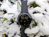De Pixel Watch blijft nog maximaal twee maanden op Wear OS 3 builds. (Afbeelding bron: Notebookcheck)
