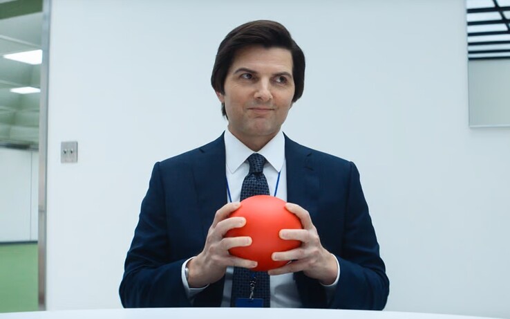 Mark (Adam Scott), die rouwt om de dood van zijn vrouw, kiest voor ontslag als een manier om aan het verdriet te ontsnappen voor de helft van zijn wakkere leven. (Beeldbron: Apple TV+)