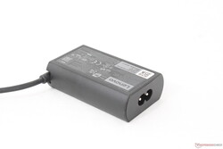 Kleine (~7,5 x 4,7 x 2,2 cm) 65 W USB-C netadapter