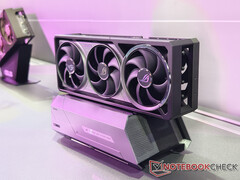 Naast de Thunderbolt 5-poort zijn er drie 10 Gbps USB-C-poorten. Afgebeeld: de eGPU. (Afbeeldingsbron: Notebookcheck)