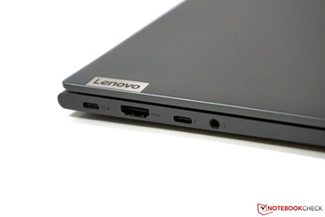 Links: USB-C (Power Delivery), HDMI 2.0b, USB-C met Thunderbolt 3, 3.5 mm audio