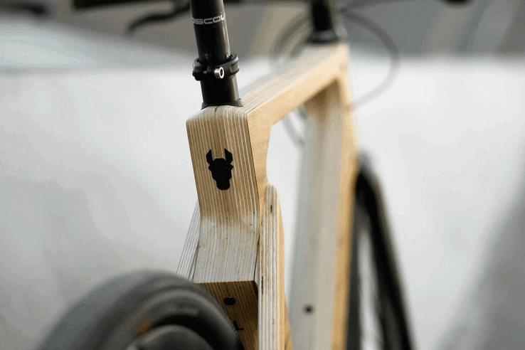 De Esel eUrban fiets heeft een Esel Hollow Tec houten frame