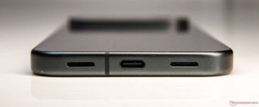 Onderkant: Luidspreker, USB 3.2 Type-C, Microfoon