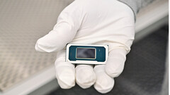 De ExpertBook Ultra heeft een netstroomadapter nodig om optimaal te kunnen presteren (Afbeeldingsbron: Futurecdn.net)