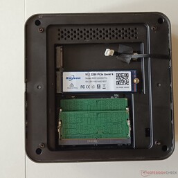 Eén SSD-sleuf is vrij