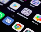 Android smartphone met app-lade en instellingenpictogram